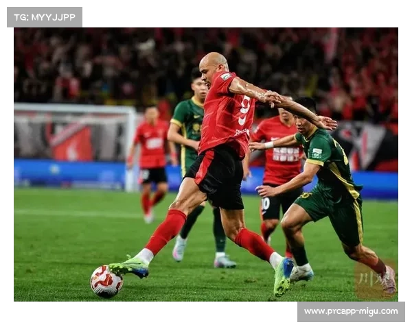 河南队连胜蓉城,成功晋级足协杯,成为不可逾越的对手。 河南队连胜蓉城,成功晋级足协杯,成为不可逾越的对手。